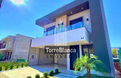 Imagem: A casa em condomínio possui 3 Dormitórios, 1 Banheiro, 2 Vagas