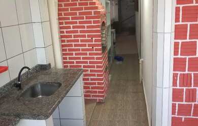 Imagem: A casa possui 5 Dormitórios, Acomodam 15 pessoas e 4 Vagas