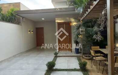 Imagem: A casa possui 3 Dormitórios, 1 Banheiro, 1 Vaga na garagem