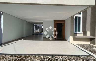 Imagem: A casa possui 3 Dormitórios, 4 Banheiros, 5 Vagas na garagem