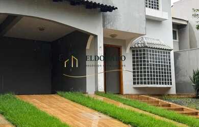 Imagem: A casa em condomínio possui 5 Dormitórios, 3 Banheiros, 4