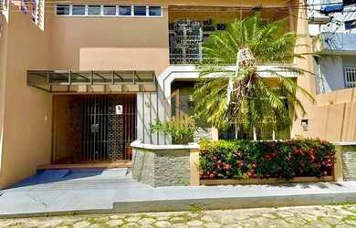 Imagem: A casa possui 3 Dormitórios, 3 Banheiros, 1 Vaga na garagem