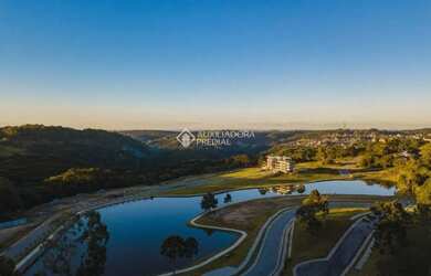 Imagem: O terreno possui 1.033m² de Área e está localizado em Gramado