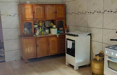 Imagem: A casa possui 2 Dormitórios, 1 Banheiro, 1 Vaga na garagem