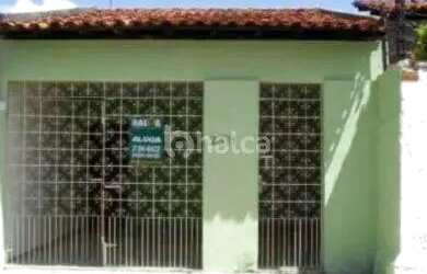 Imagem: A casa possui 4 Dormitórios, 2 Banheiros, 1 Vaga na garagem