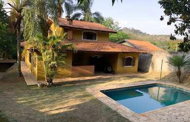 Imagem: A pousada chalé possui 4 Dormitórios, Acomodam 12 pessoas