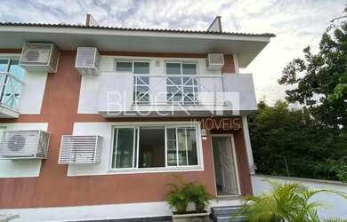 Imagem: A casa em condomínio possui 4 Dormitórios, 3 Banheiros, 2