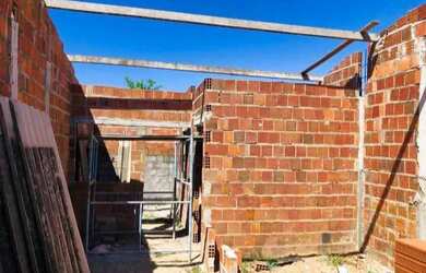 Imagem: A casa possui 2 Dormitórios, 2 Banheiros, 1 Vaga na garagem