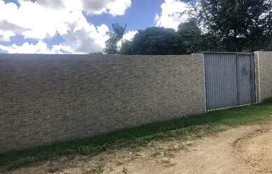 Imagem: A casa possui 2 Dormitórios, 1 Banheiro e 235m² de Área e