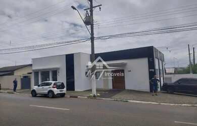 Imagem: O depósito possui 4 Vagas na garagem e 175m² de Área e está