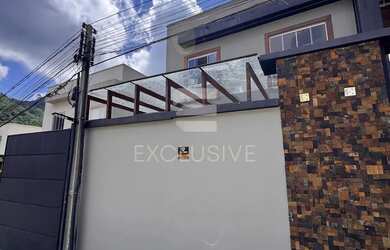 Imagem: A casa à venda possui 2 Dormitórios, 2 Banheiros, 1 Vaga na