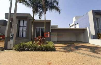 Imagem: A casa possui 3 Dormitórios, 3 Banheiros, 2 Vagas na garagem