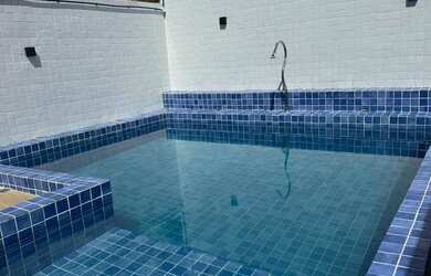 Imagem: O apartamento possui 2 Dormitórios, 1 Banheiro, 1 Vaga na garagem