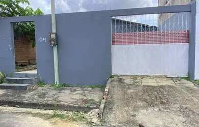 Imagem: A casa possui 2 Dormitórios, 1 Banheiro, 2 Vagas na garagem