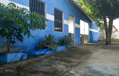 Imagem: A casa possui 2 Dormitórios, 2 Banheiros e 2 Vagas na garagem