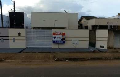 Imagem: A casa possui 3 Dormitórios, 2 Banheiros, 2 Vagas na garagem