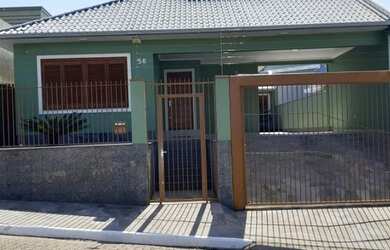 Imagem: A casa à venda possui 2 Dormitórios, 2 Banheiros, 4 Vagas