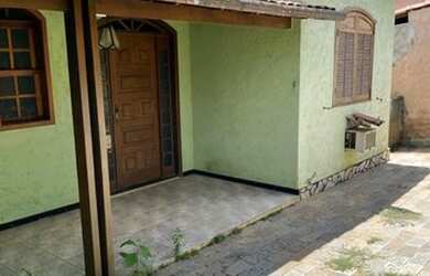 Imagem: A casa possui 3 Dormitórios, 2 Banheiros, 3 Vagas na garagem