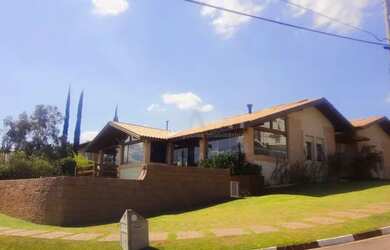 Imagem: A casa em condomínio possui 4 Dormitórios, 5 Banheiros, 5