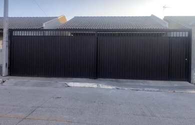 Imagem: A casa em condomínio possui 2 Dormitórios, 1 Banheiro, 3 Vagas