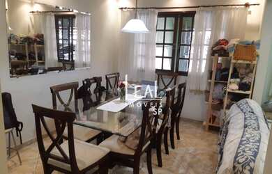 Imagem: A casa possui 2 Dormitórios, 3 Banheiros, 2 Vagas na garagem