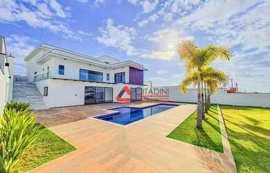 Imagem: A casa em condomínio à venda possui 4 Dormitórios, 5 Banheiros