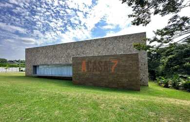 Imagem: A casa em condomínio possui 4 Dormitórios, 5 Banheiros, 5