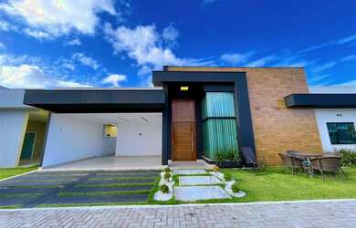 Imagem: A casa possui 4 Dormitórios, 4 Banheiros, 258m² de Área e