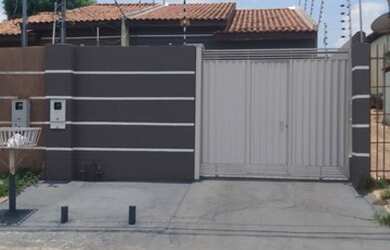 Imagem: A casa possui 2 Dormitórios, 2 Banheiros, 3 Vagas na garagem