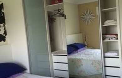 Imagem: O apartamento possui 2 Dormitórios, 1 Banheiro, 1 Vaga na garagem