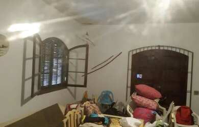 Imagem: A casa possui 3 Dormitórios, 2 Banheiros, 5 Vagas na garagem