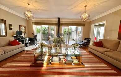 Imagem: A casa em condomínio possui 4 Dormitórios, 5 Banheiros, 3