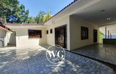 Imagem: A casa possui 3 Dormitórios, 2 Banheiros, 3 Vagas na garagem