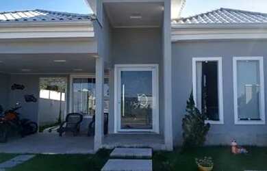 Imagem: A casa em condomínio possui 3 Dormitórios, 1 Banheiro, 2 Vagas