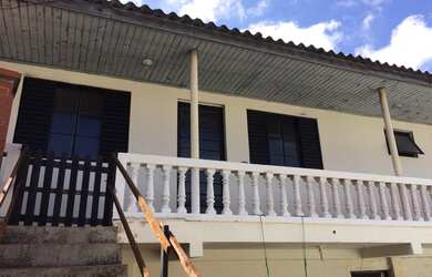 Imagem: A casa possui 2 Dormitórios, 1 Banheiro, 1 Vaga na garagem