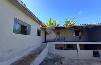 Imagem: A casa possui 2 Dormitórios, 1 Banheiro, 5 Vagas na garagem