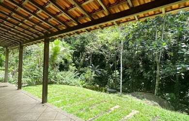 Imagem: A casa em condomínio possui 4 Dormitórios e 5 Banheiros e