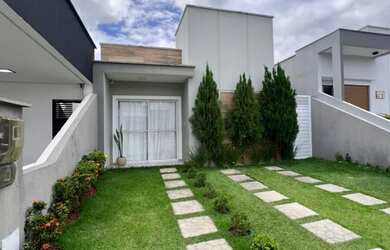 Imagem: A casa em condomínio possui 2 Dormitórios, 1 Banheiro, 2 Vagas