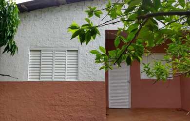 Imagem: A casa possui 2 Dormitórios, 1 Banheiro, 3 Vagas na garagem