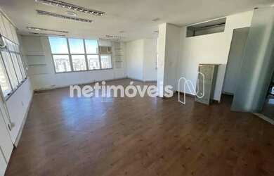 Imagem: O depósito possui 5 Vagas na garagem e 280m² de Área e está