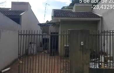 Imagem: A casa possui 2 Dormitórios, 1 Banheiro, 2 Vagas na garagem