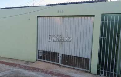 Imagem: A casa possui 2 Dormitórios, 1 Banheiro, 1 Vaga na garagem