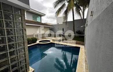 Imagem: A casa em condomínio possui 4 Dormitórios, 4 Banheiros, 2