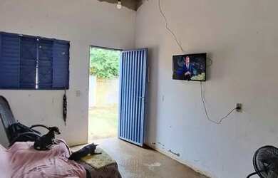 Imagem: A casa possui 2 Dormitórios, 1 Banheiro e está localizado