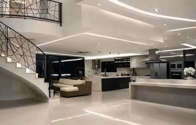 Imagem: A casa possui 4 Dormitórios, 5 Banheiros, 4 Vagas na garagem