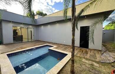 Imagem: CASA TÉRREA DE RUA SENADOR CANEDO Casa de Rua com 3 Quarto(s)