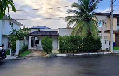 Imagem: A casa possui 2 Dormitórios, 2 Banheiros, 2 Vagas na garagem