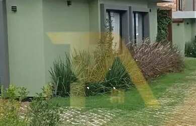 Imagem: A casa em condomínio possui 3 Dormitórios, 2 Banheiros, 1