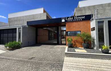 Imagem: A casa em condomínio possui 3 Dormitórios, 4 Banheiros, 2