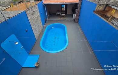 Imagem: A casa possui 3 Dormitórios, 4 Banheiros, 2 Vagas na garagem